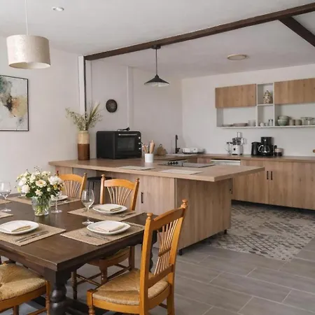 Casa vacanze Relai Du Château-nos 2 à 16 *