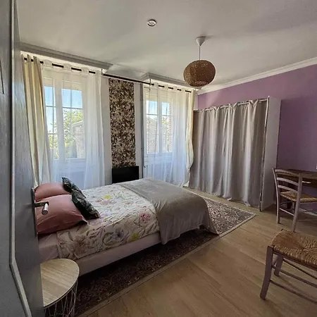 Relai Du Château-nos 2 à 16 Casa vacanze *